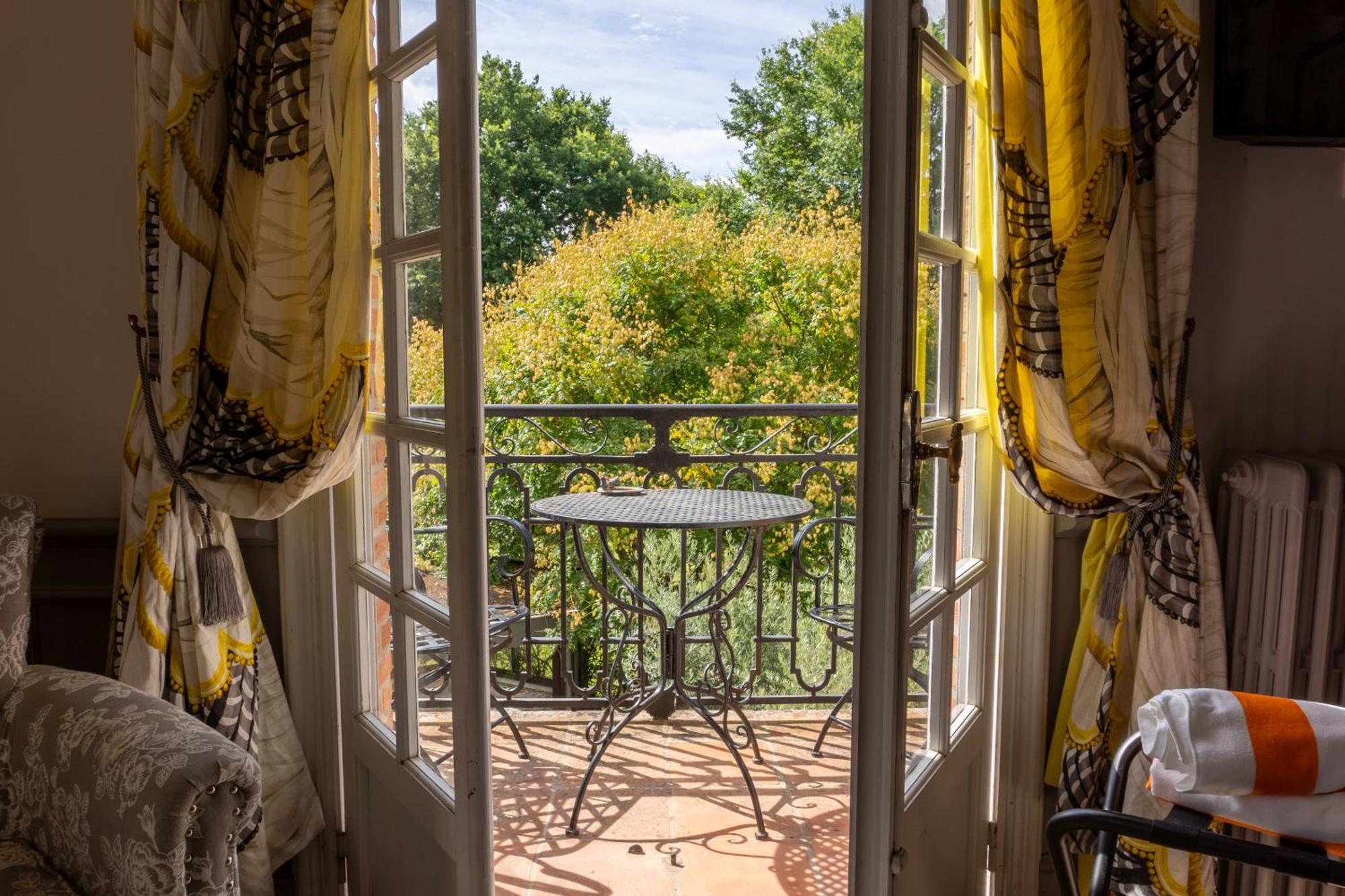 Castel Bois Marie, Maison D'Hotes Montauban Exterior photo A view of the garden from the hotel