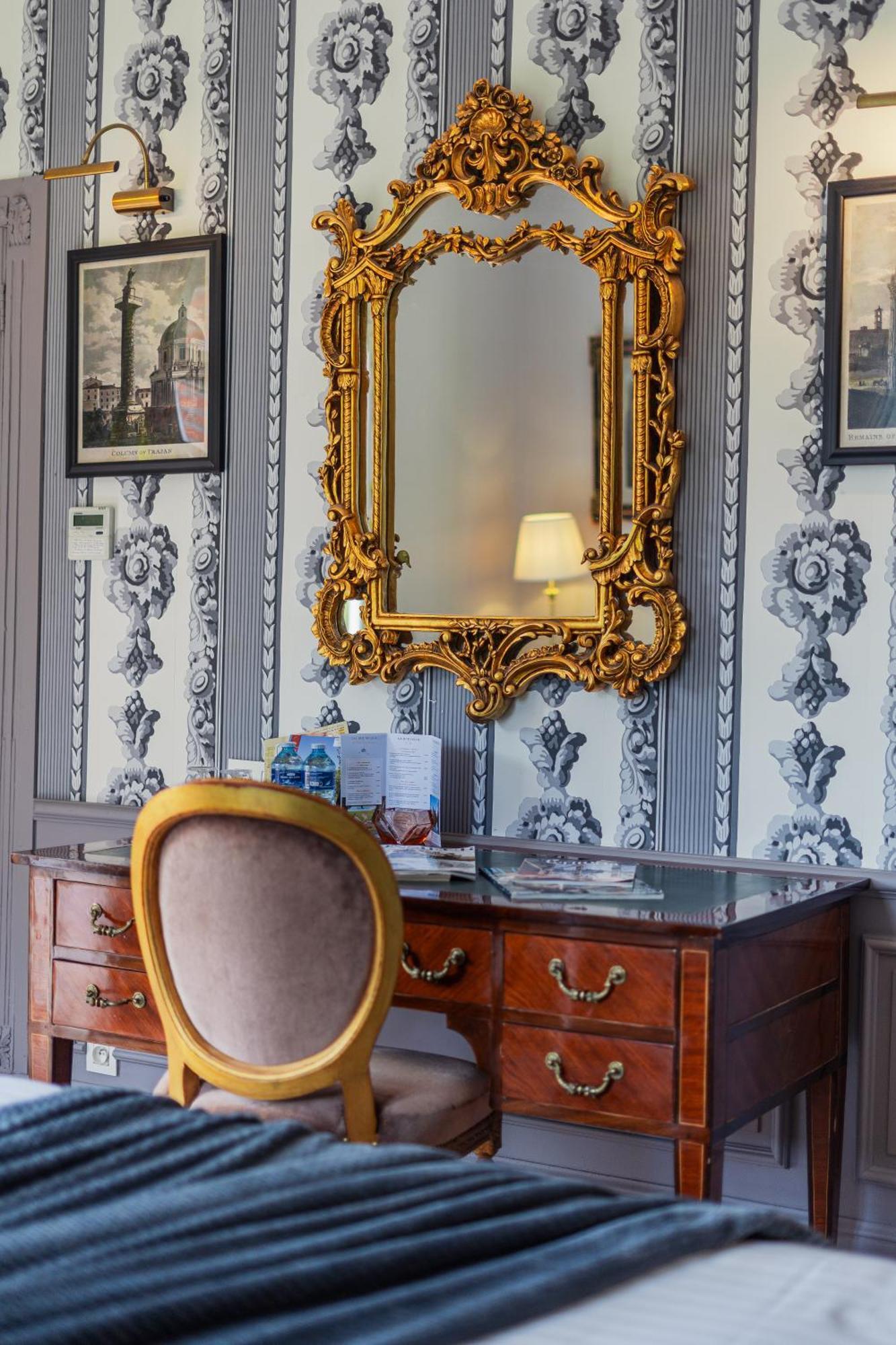 Castel Bois Marie, Maison D'Hotes Montauban Exterior photo A dressing table